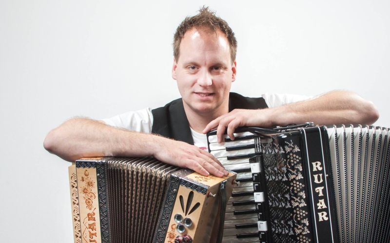 Zaka pa ne - Matej Ferlin.jpg