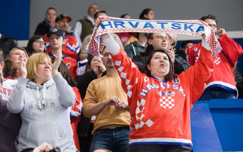 141-32-hrvaska navijaci.jpg