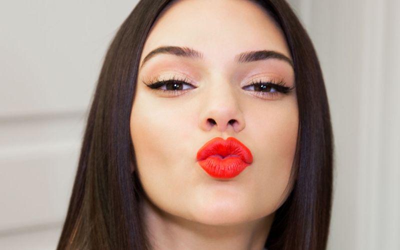 kendall-jenner-estee-lauder-lipstick-main.jpg