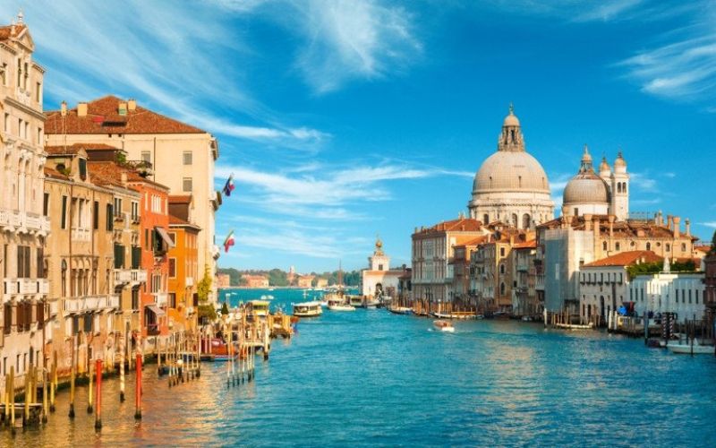 820x480xVenice-Italy-1-820x480.jpg.pagespeed.ic.JMgdVAZbuN.jpg