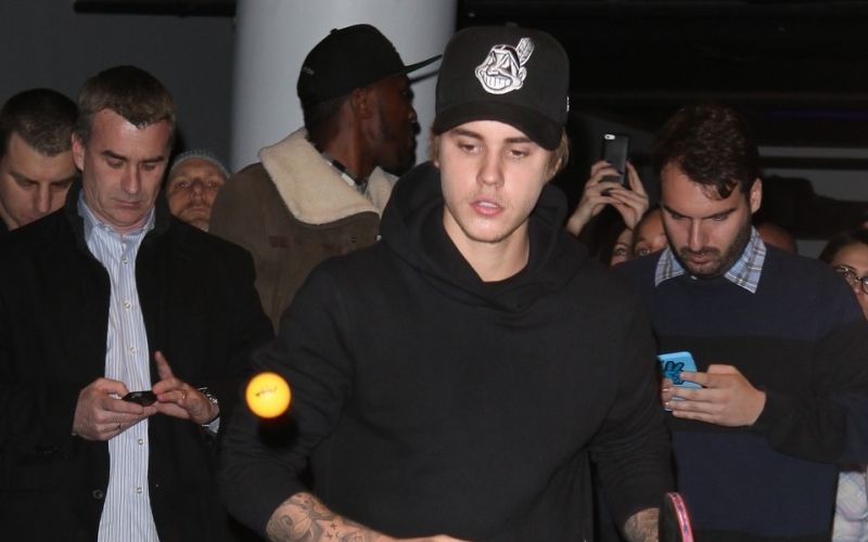 justin-bieber-plays-ping-pong-02.jpg