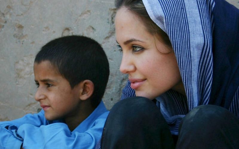 Angelina-Jolie-and-UNHCR.jpg