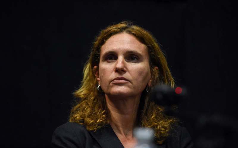 Mojca Prelesnik pojasnjuje, da je molk nezakonit.