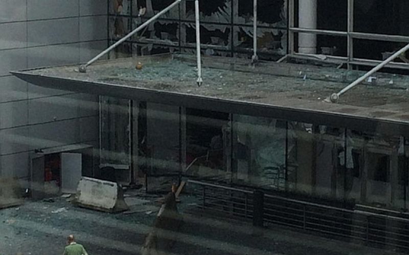 zaventem, razbita okna.jpg