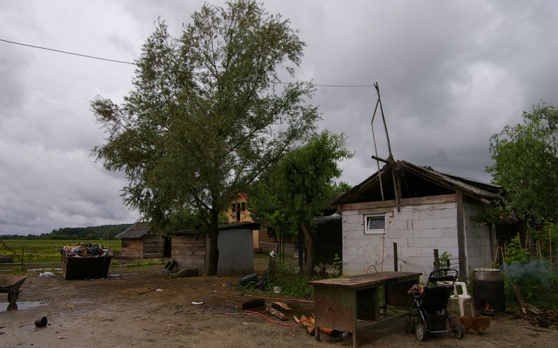 dobruška vas romi romsko naselje