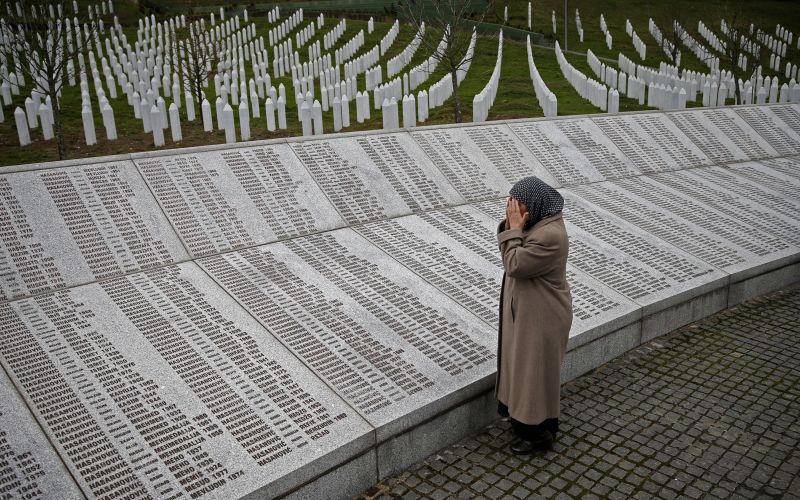 Molitev pred pobitimi v Srebrenici
