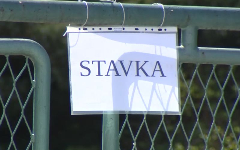 Delavci že več dni stavkajo.
