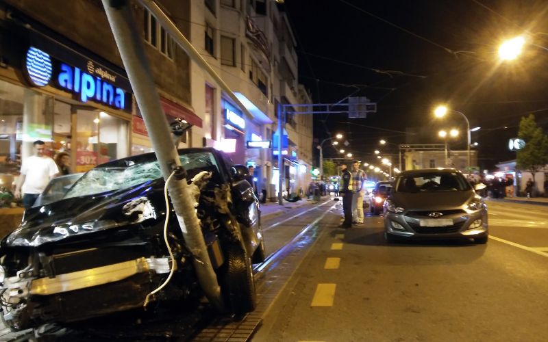 Zagreb, prometna nesreča, črn avto.jpg