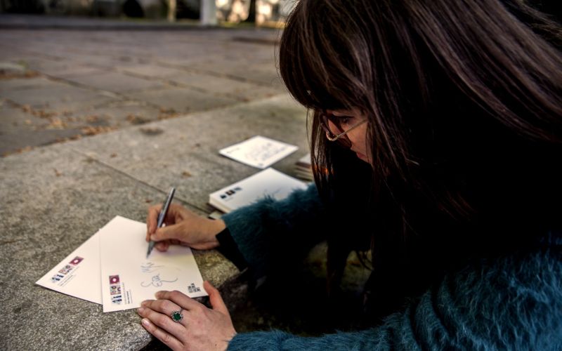 Umetniki so delili svoje avtograme (Foto Urška Boljkovac).JPG