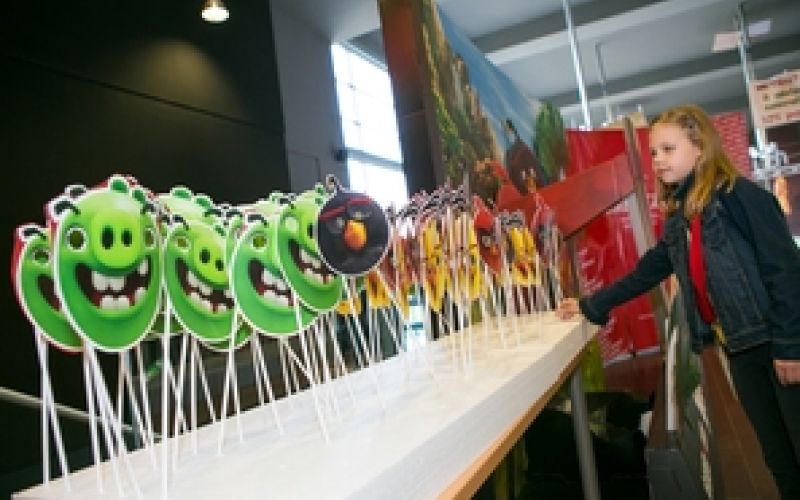 otroci so bili navduseni nad Angry birds maskami.jpg