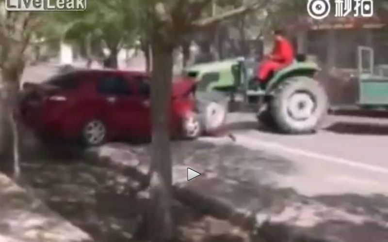 traktor_parkiranje.jpg