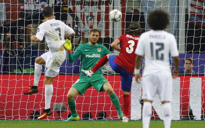 jan oblak cristiano ronaldo.jpg