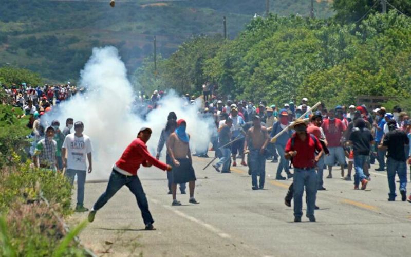 Oaxaca protest spopadi s policijo