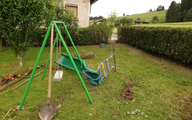 Podrl otroški tobogan 1