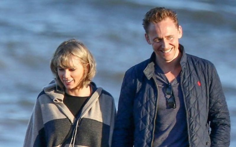 taylor-swift-tom-hiddleston-walk-beach-with-mom-7.jpg