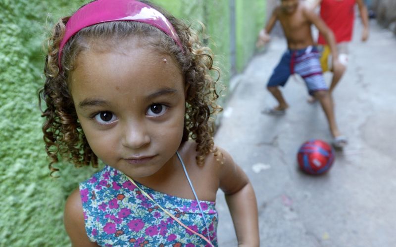 revni otroci favela Brazilija
