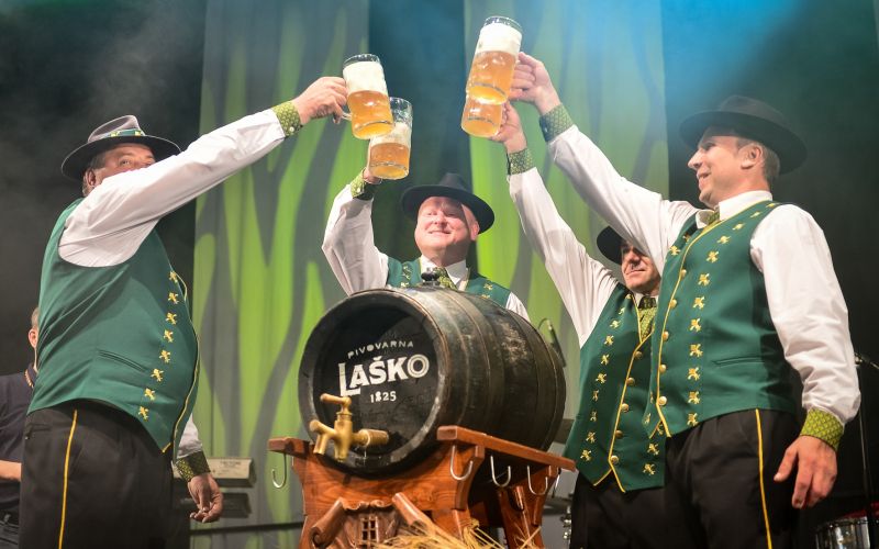 Pivo in cvetje.jpg