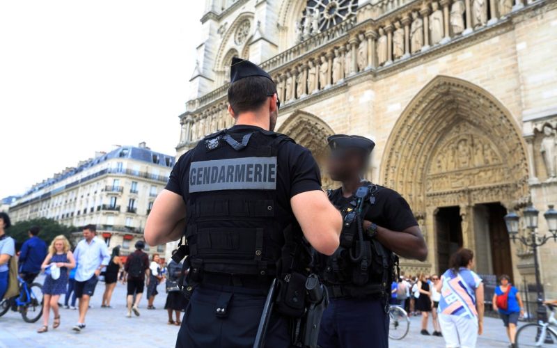 cerkev Notre Dame Pariz policija