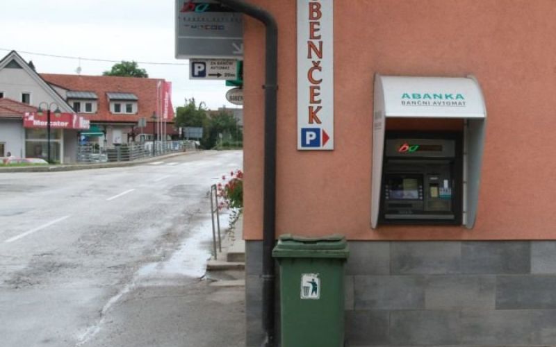bankomat_dvor.jpg
