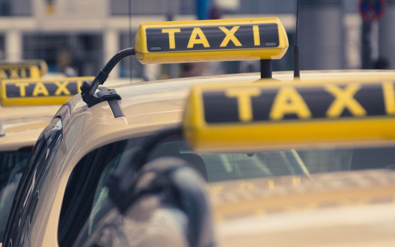Skoči v taksi, vsaj dokler ne bo Uberja-3