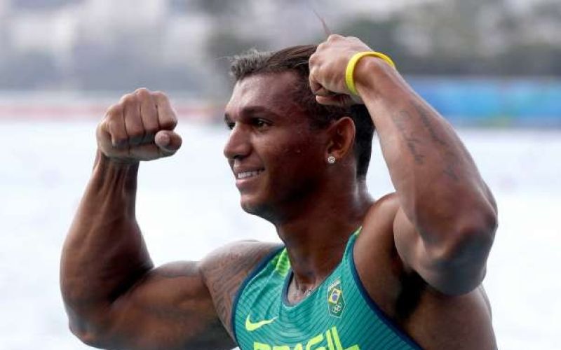 kanuist dos santos.jpg