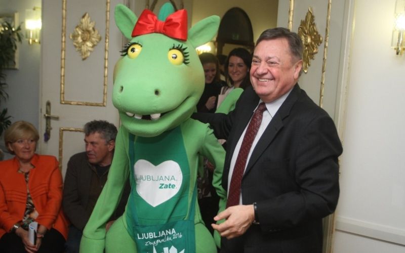 The Mayor with the European Green Capital 2016 mascot Flora_Nik Rovan