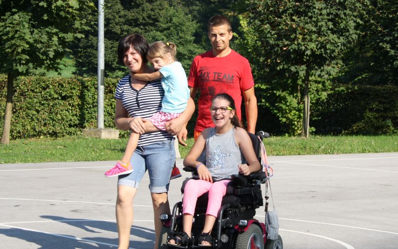 Zala Hrastar s staršema