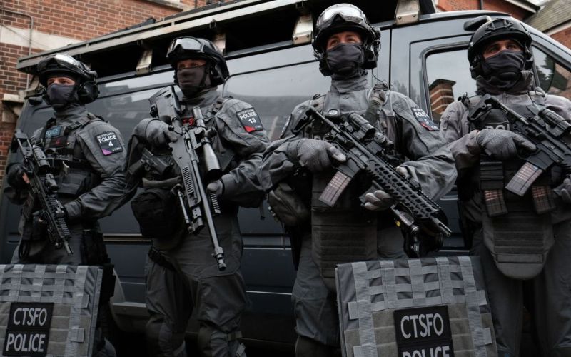 Britanska policija, protiteroristična enota.jpg