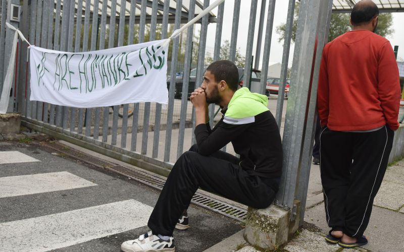 protest begunci azilni dom Vič