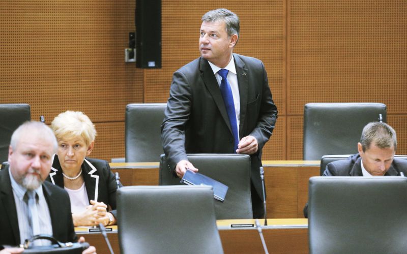 minister Peter Gašperšič