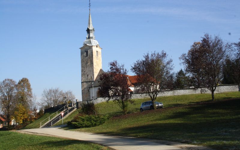 Cerkev v Bušeči vasi