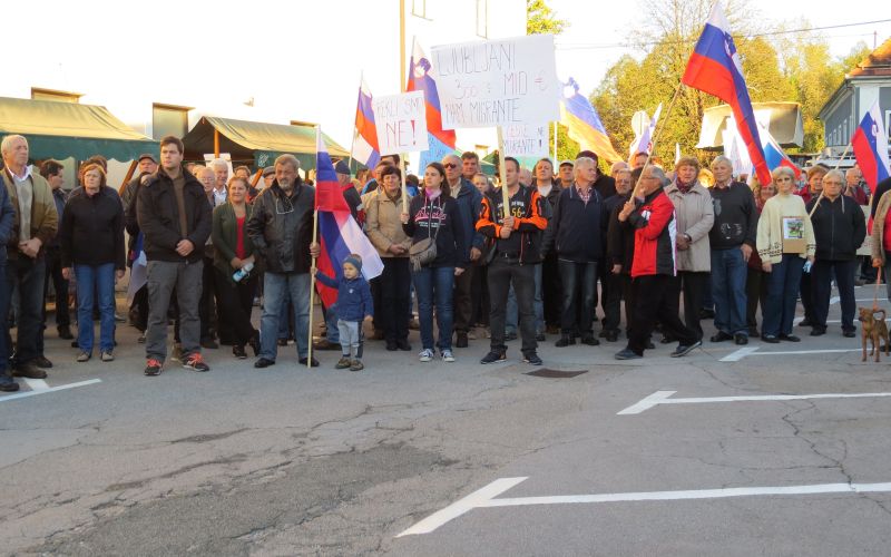 Črnomelj, protest, begunski center.JPG
