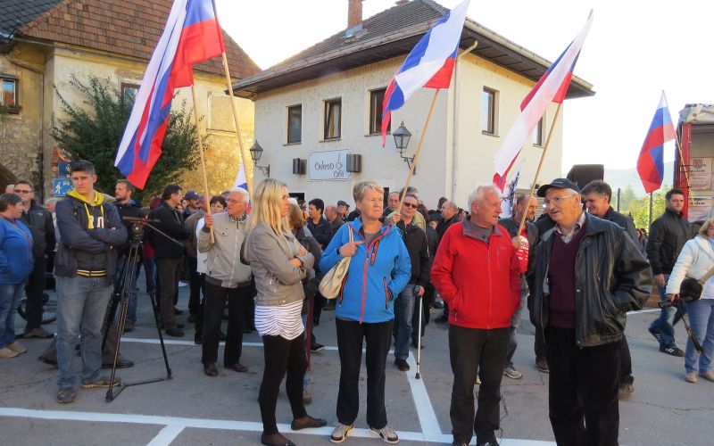 Črnomelj, protest, begunski center.JPG