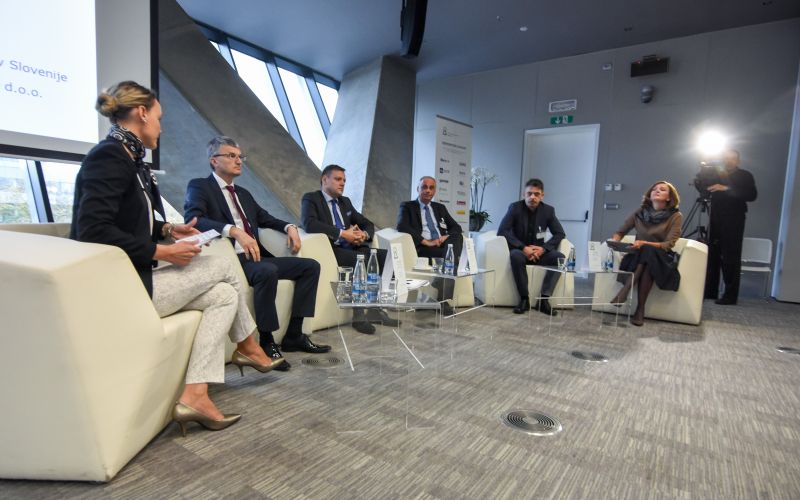 Panel o lestvicah najbolje plačanih managerjev..jpg