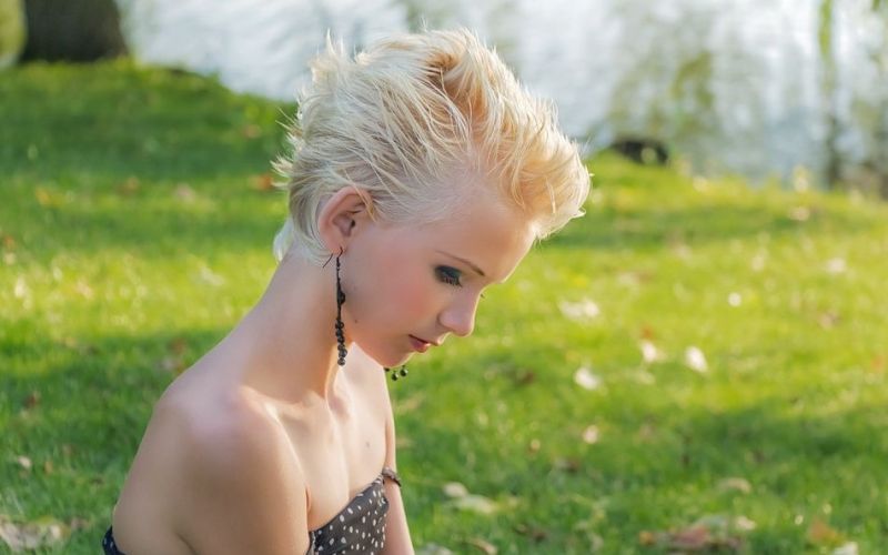 mlada ženska blondinka, mlada, ženska, blondinka.jpg