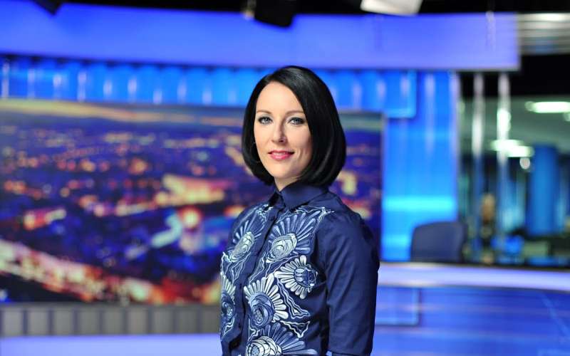 Maja Sodja, studio, oddaja, voditeljica.jpg