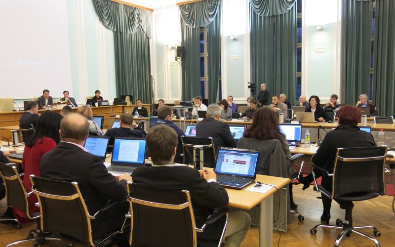 Mestni svetniki bodo lahko za svoje aktivnosti iz občinske blagajne črpali še več.