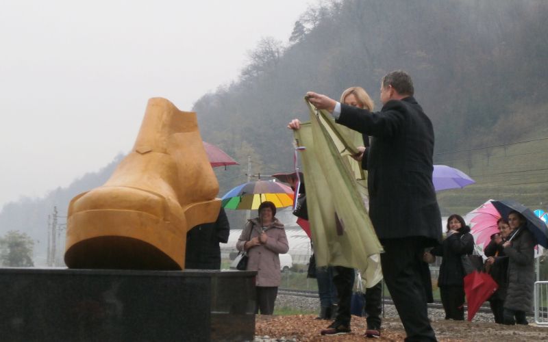 pb110166_000.jpg