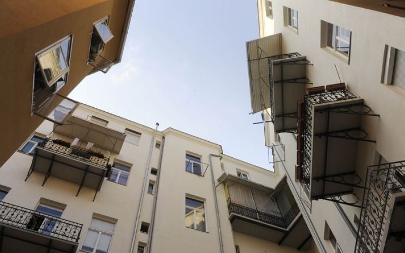 balkon-blok-stanovanja-nepremicnine_bobo.jpg