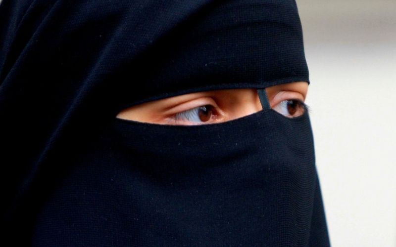 burka zakrivanje obraza.jpg