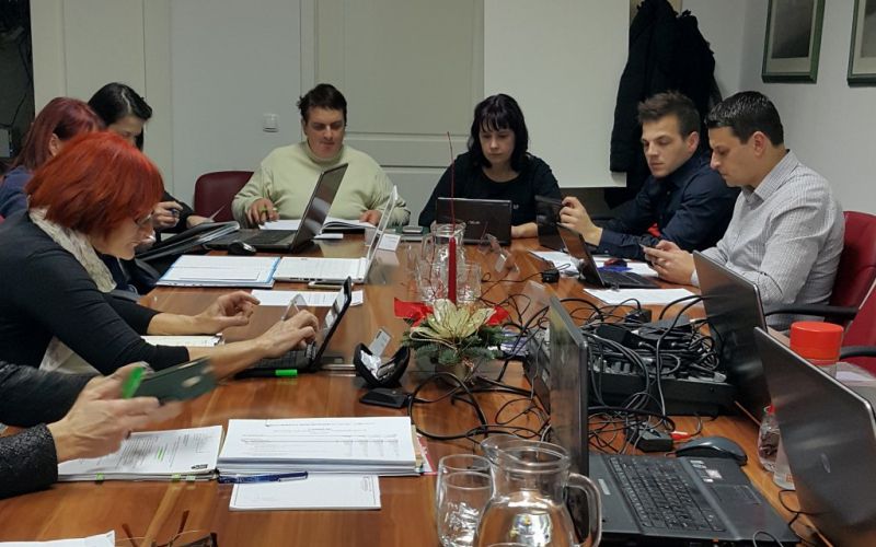 ostr___obcinski_svet_na_seji_14122016__foto_lapego.jpg