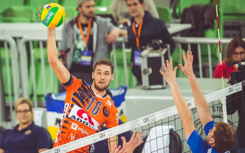 ACH volley.jpg