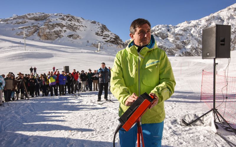 Pahor na Kaninu simbolno zaganja smučarske naprave.