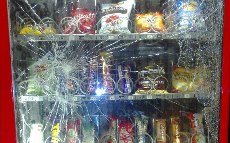 Vlamljala v avtomate z napitki in prehrano