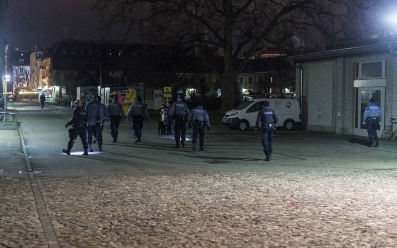 Švicarska policija.jpg