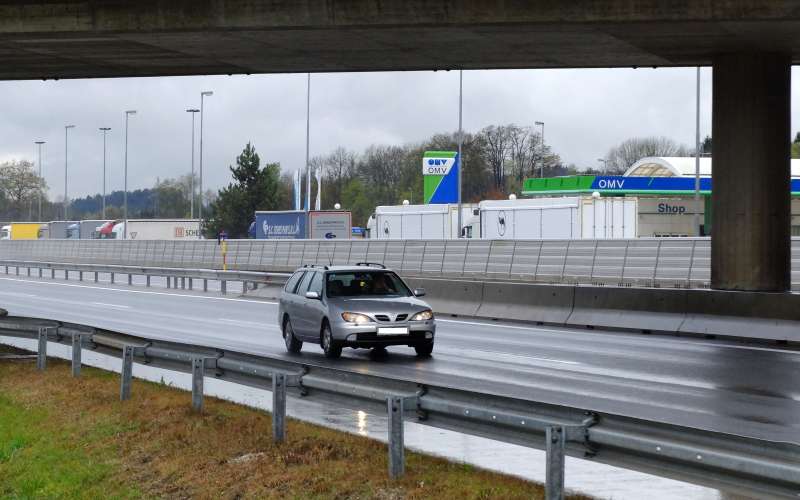 bencinska, avtocesta, omv.jpg