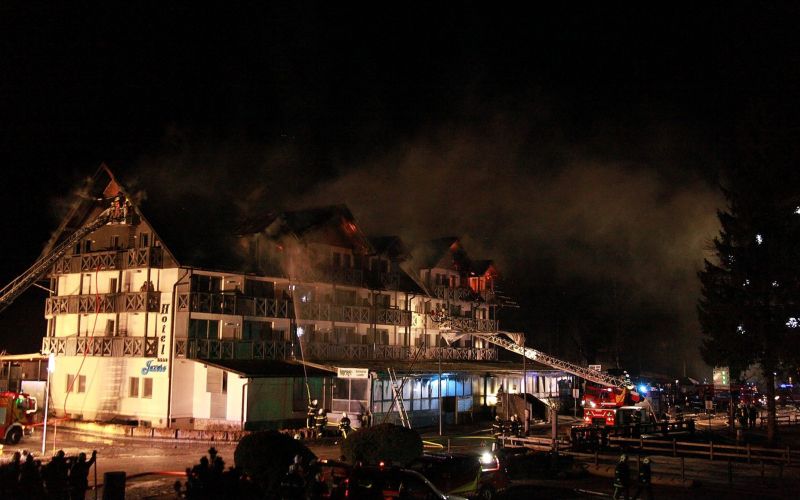 hotel jezero.jpg