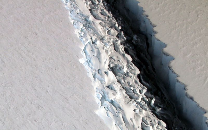 ledena polica larsen c, razpoka.jpg