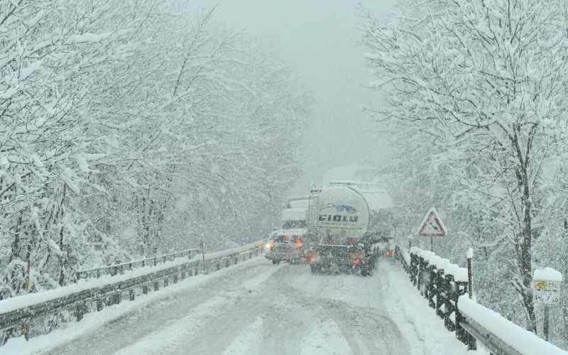 sneg-zima-cesta_bobo_30.01.15.jpg
