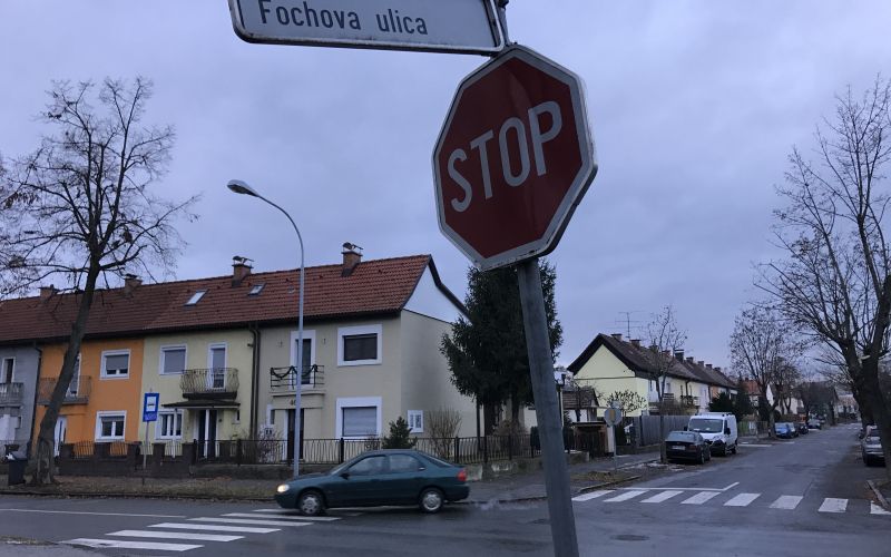 pobegli voznik, križišče, Fochova ulica, Metava